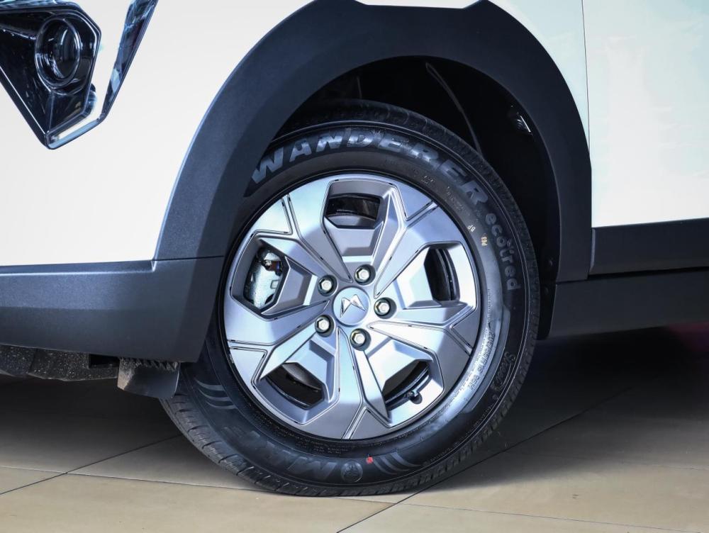 Mahindra XUV3X0 1.2 MX3 AT, image 2