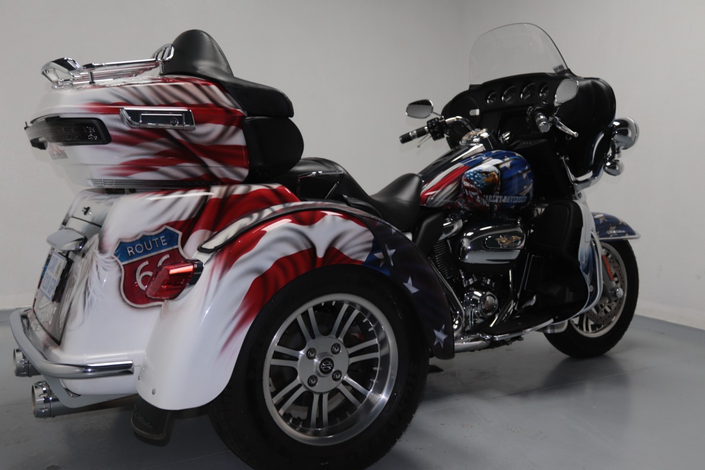 HARLEY DAVIDSON TRI GLIDE ULTRA 114, image 2