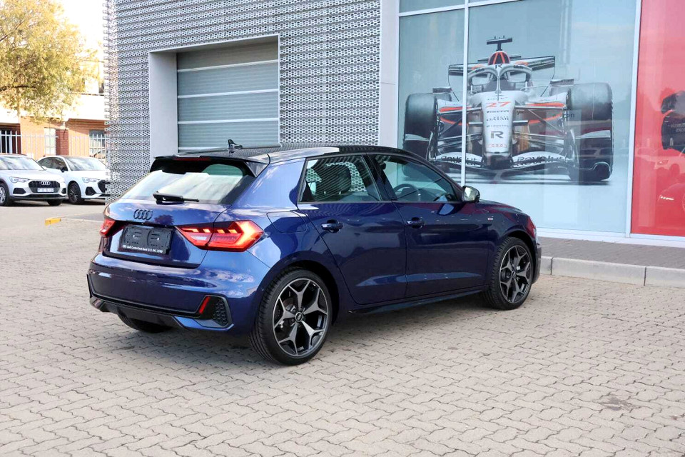 AUDI A1 SPORTBACK 30 TFSI BLACK EDITION S-TRONIC, image 2