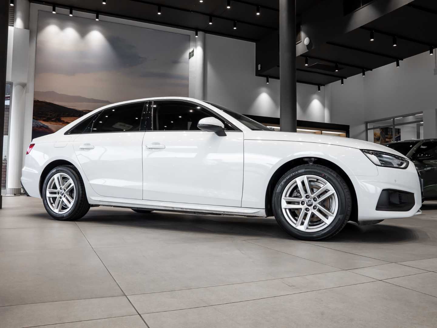 AUDI A4 2.0T FSI STRONIC (35 TFSI), image 2