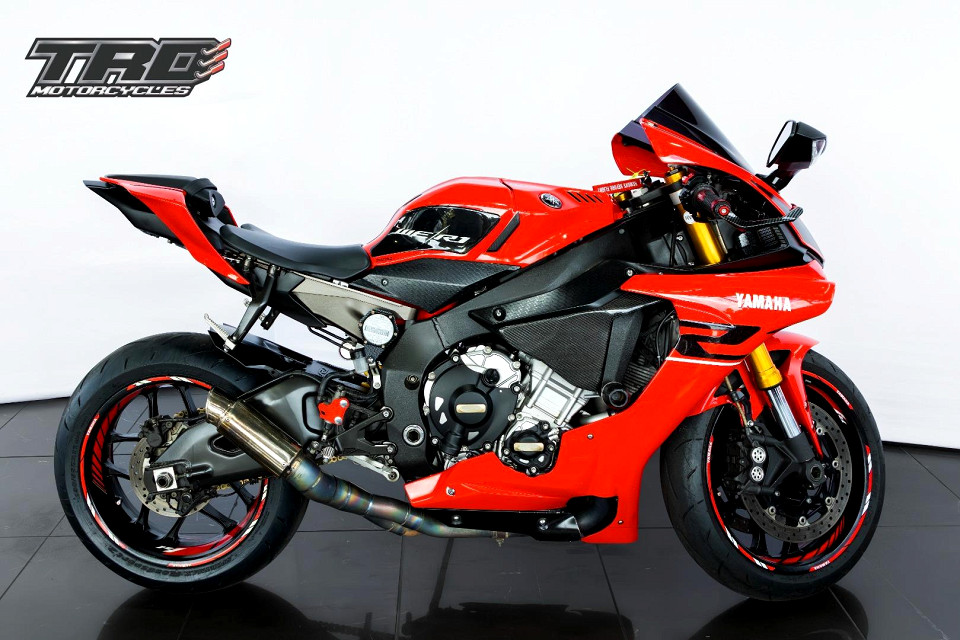 YAMAHA R1, image 1
