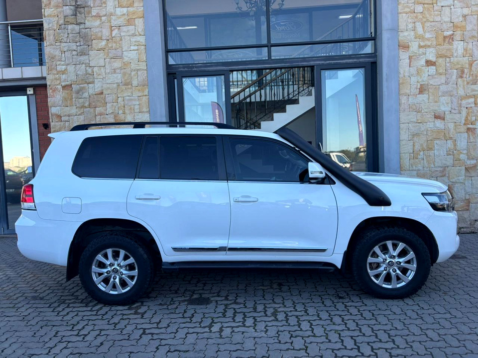 Toyota Land Cruiser 200 4.5D-4D V8 VX-R, image 2