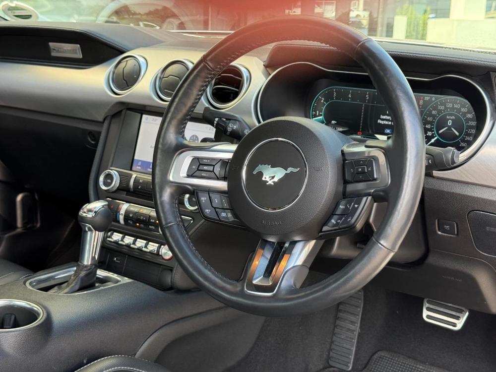 Ford Mustang 5.0 GT Fastback, image 2