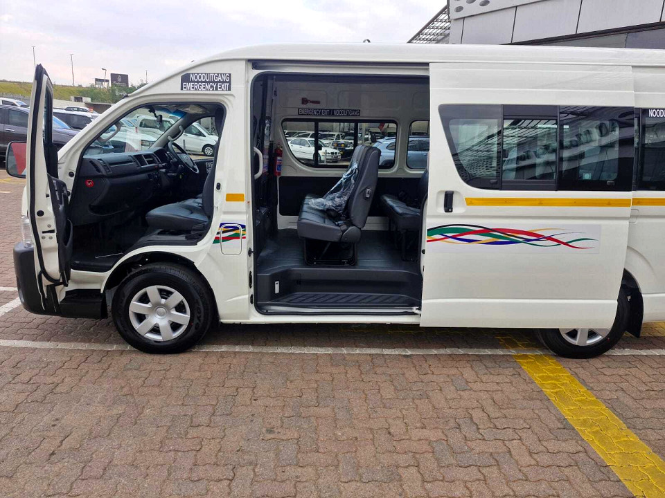 Toyota Hiace 2.5D-4D Ses\'fikile, image 2