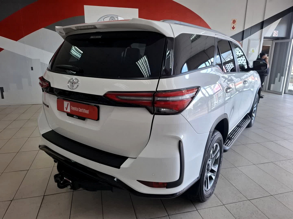 TOYOTA  FORTUNER 2.8GD-6 R/B A/T, image 2