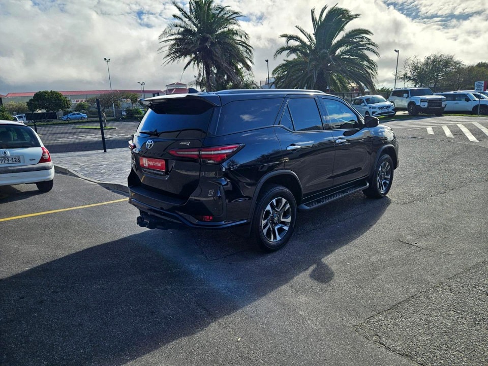 TOYOTA FORTUNER 2.8GD-6 VX A/T, image 2