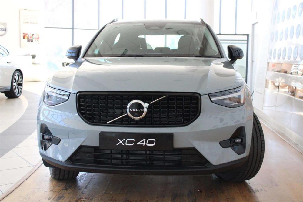 Volvo XC40 B4 Plus Dark Geartronic (Mild Hybrid), image 2