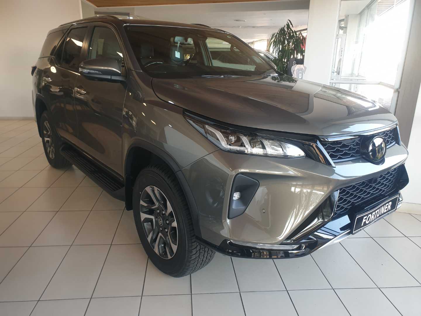 TOYOTA FORTUNER 2.8GD-6 VX A/T, image 1