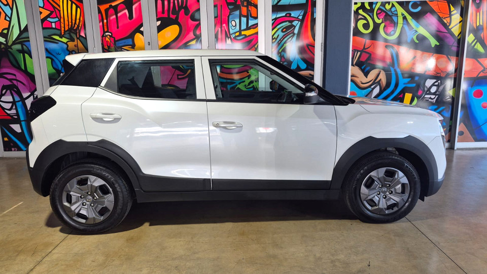 MAHINDRA XUV3XO 1.2T MX2 A/T, image 2