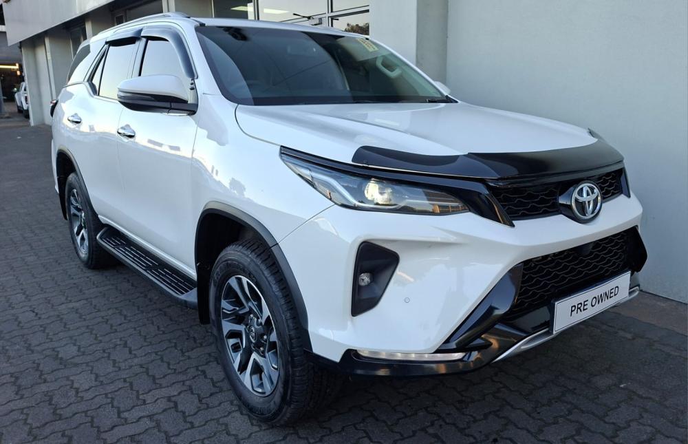 TOYOTA  FORTUNER 2.4GD-6 R/B A/T, image 1