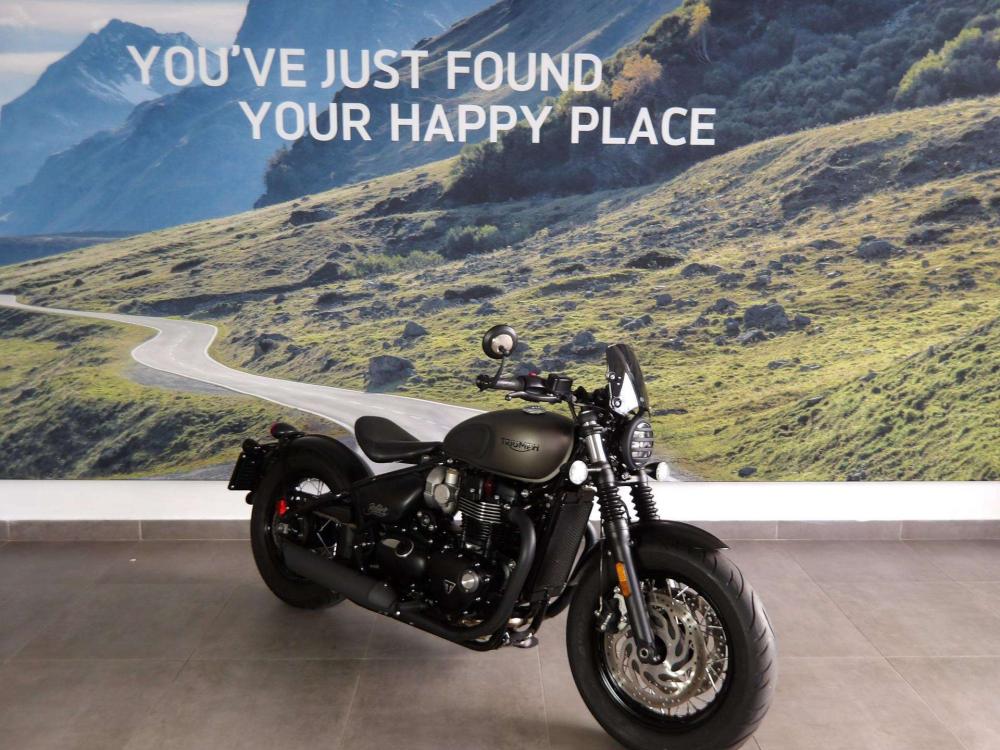 Triumph Bonneville Bobber, image 2