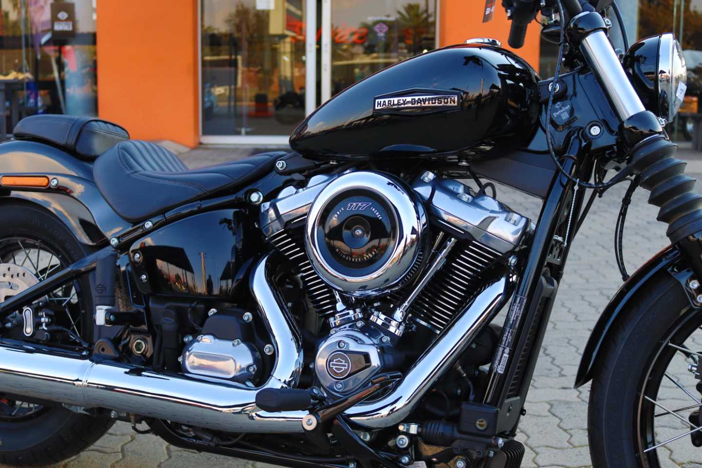 HARLEY DAVIDSON STREET BOB 114, image 2