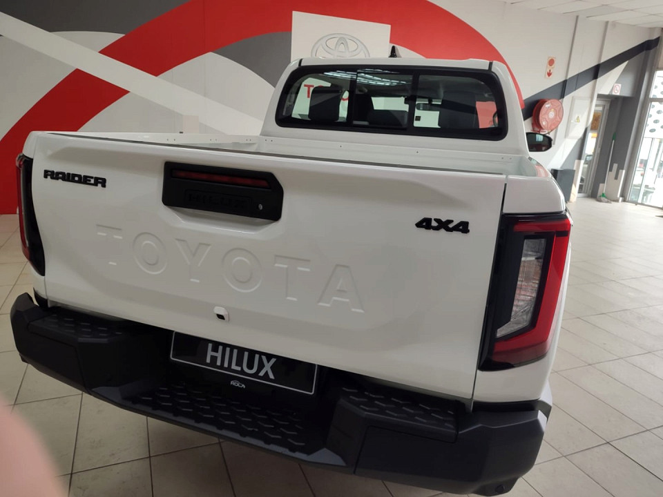 TOYOTA HILUX 2.8 GD-6 RAIDER 4X4 A/T P/U D/C, image 2