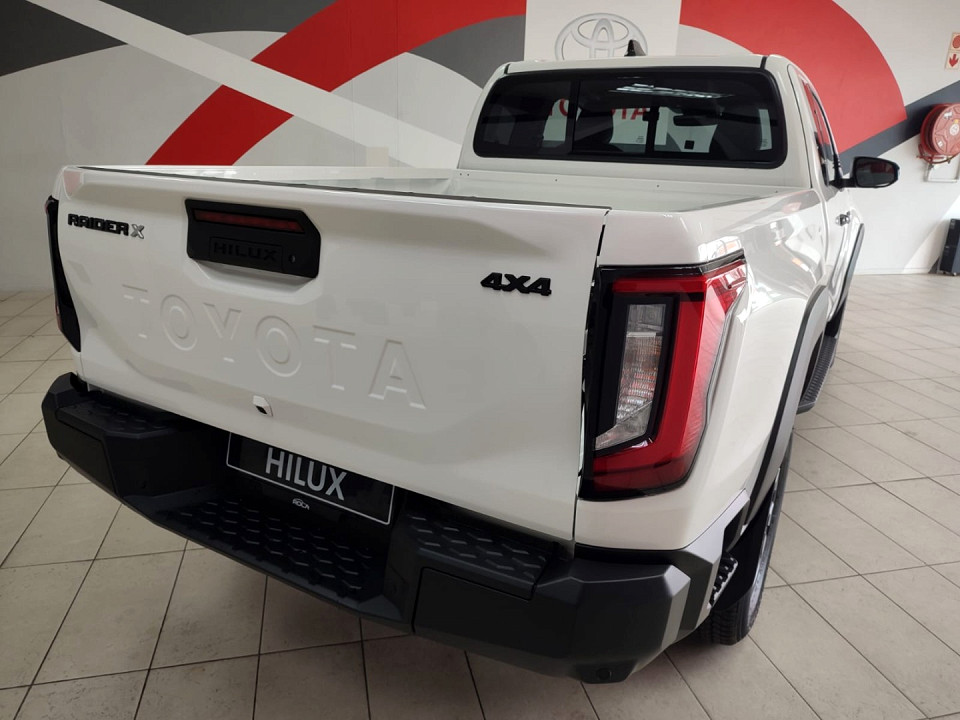 TOYOTA HILUX 2.8 GD-6 RB RAIDER X 4X4 A/T P/U XTRA CAB, image 2
