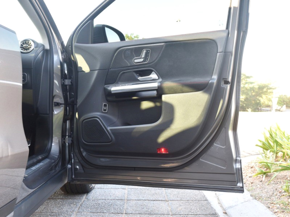 MERCEDES-BENZ GLA 200 A/T, image 2