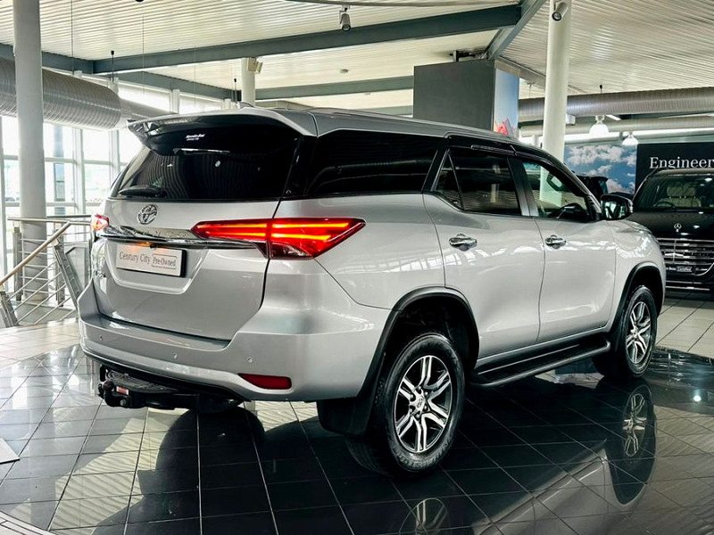 TOYOTA FORTUNER 2.4GD-6 R/B A/T, image 2