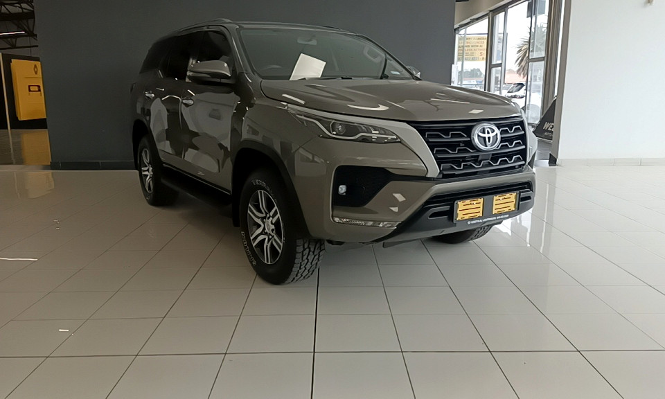 Toyota Fortuner 2.4GD-6 R/B A/T, image 1