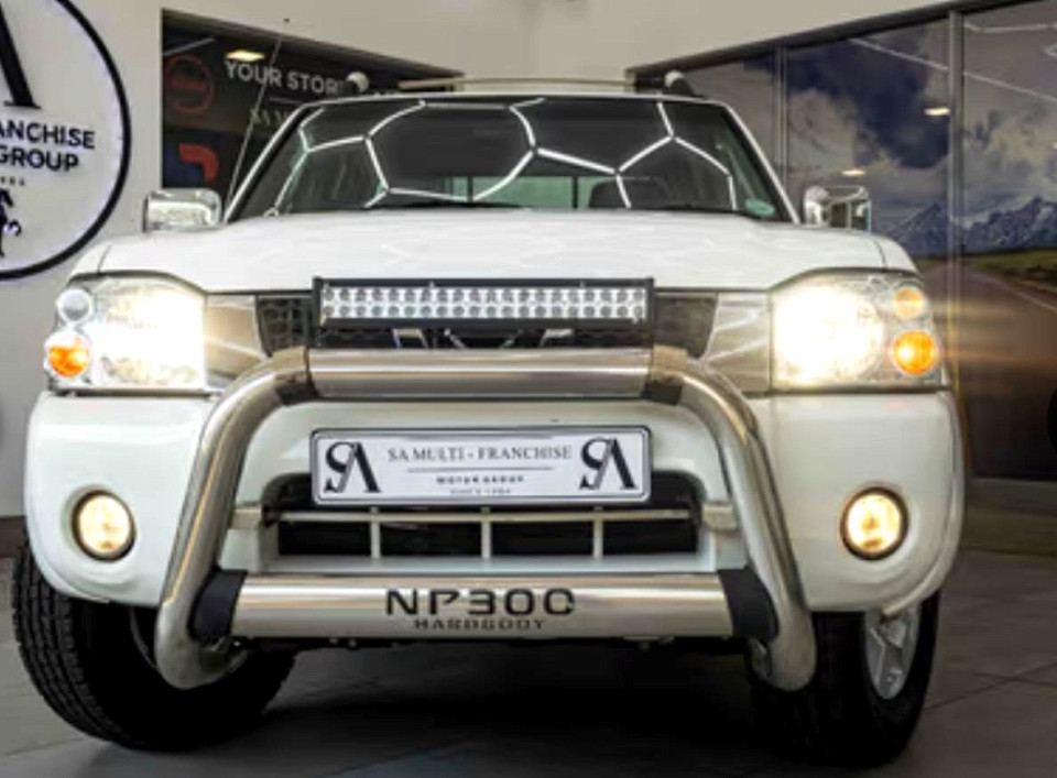 Nissan NP300 Hardbody 2.4 Hi-Rider D/Cab, image 2