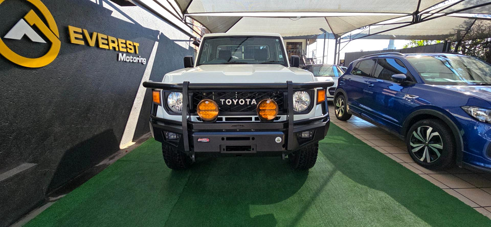 TOYOTA LAND CRUISER 79 2.8 GD-6 P/U S/C A/T, image 2