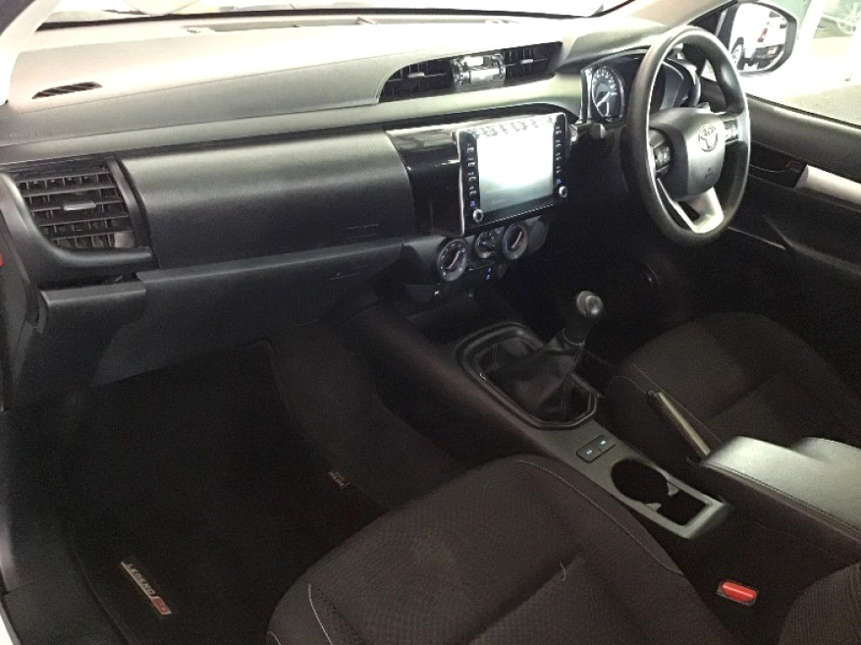 Toyota Hilux Xtra Cab 2.4 GD-6 RB Raider 6MT, image 2