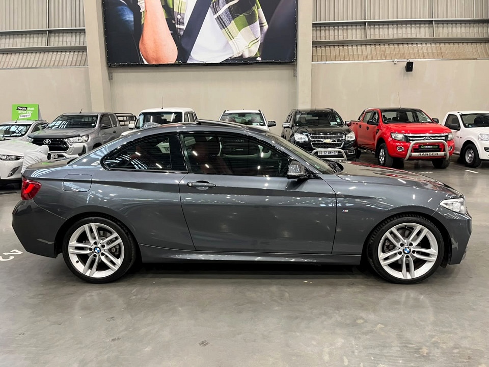 BMW 220i coupe M Sport auto, image 2