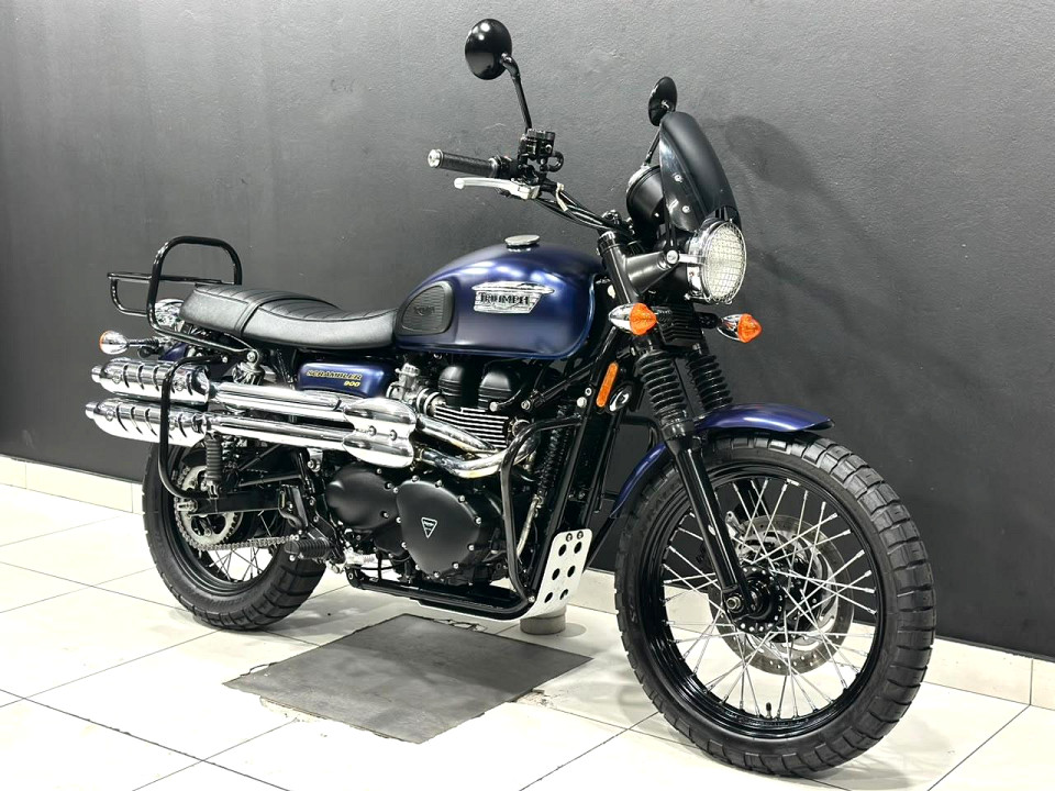 TRIUMPH 900, image 1