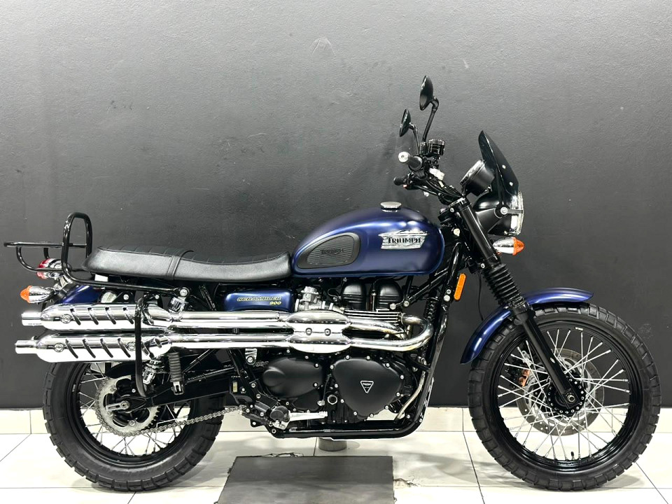 TRIUMPH 900, image 2
