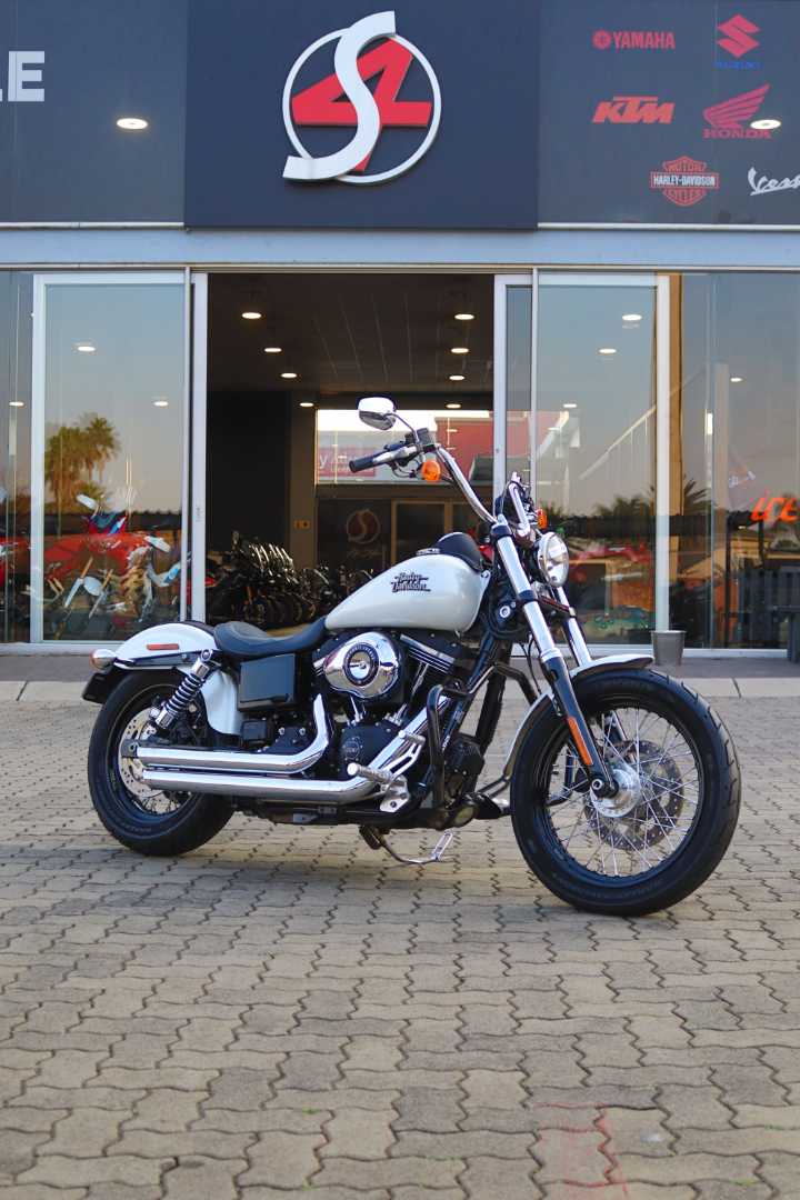 HARLEY DAVIDSON DYNA STREET BOB, image 1