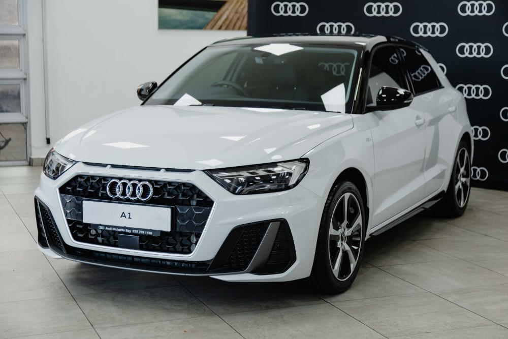 Audi A1 Sportback 30TFSI S line, image 1