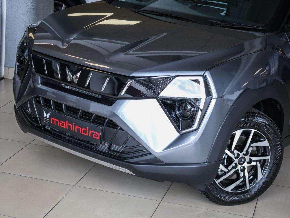 Mahindra XUV3X0 1.2 AX5 AT, image 2