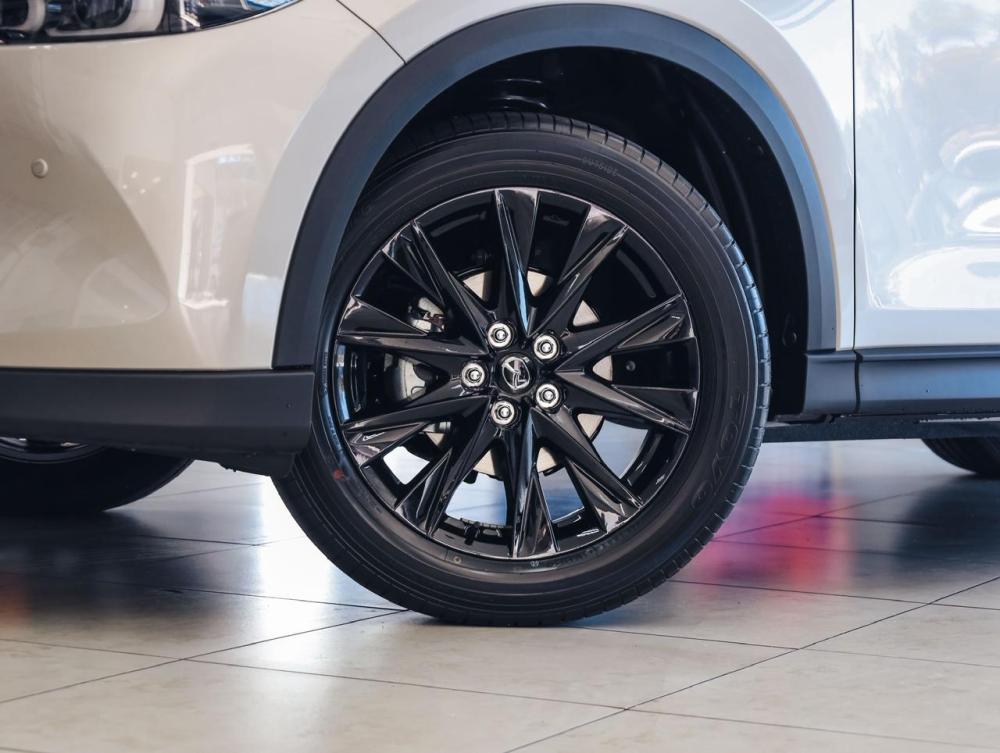 Mazda CX-5 2.0 Carbon Edition Auto FWD, image 2