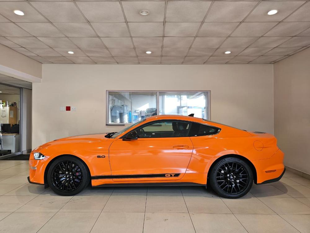 Ford Mustang 5.0 GT Fastback, image 2