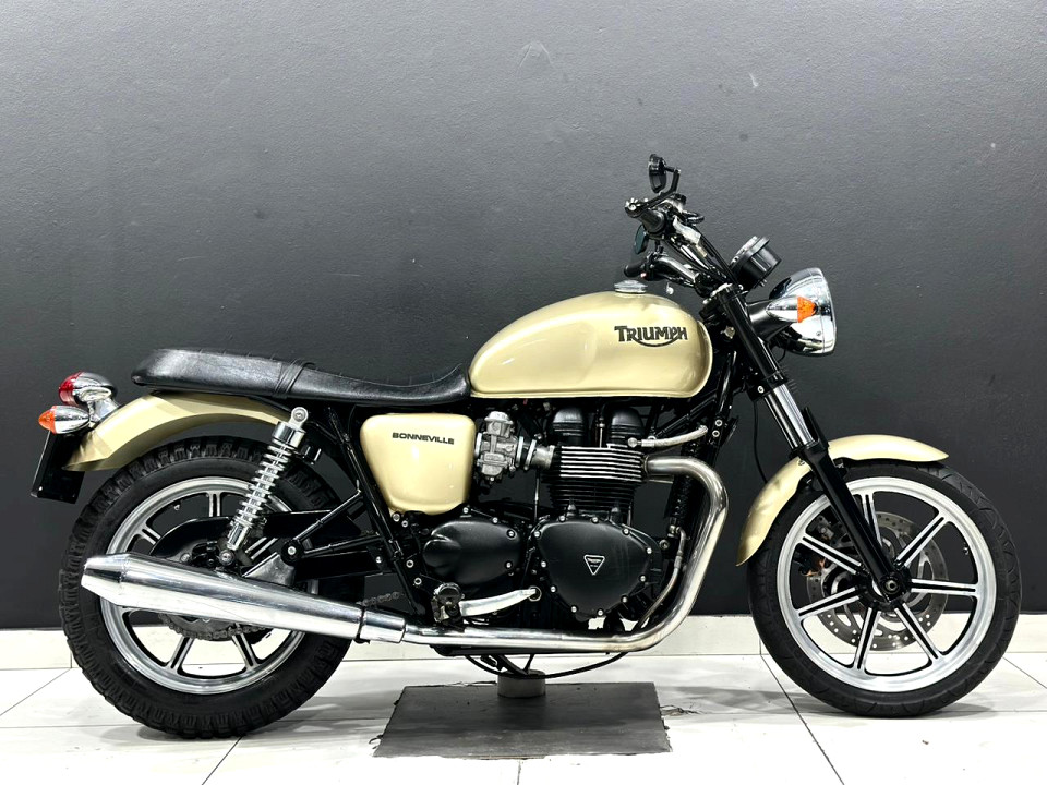 TRIUMPH 865 EFi, image 2