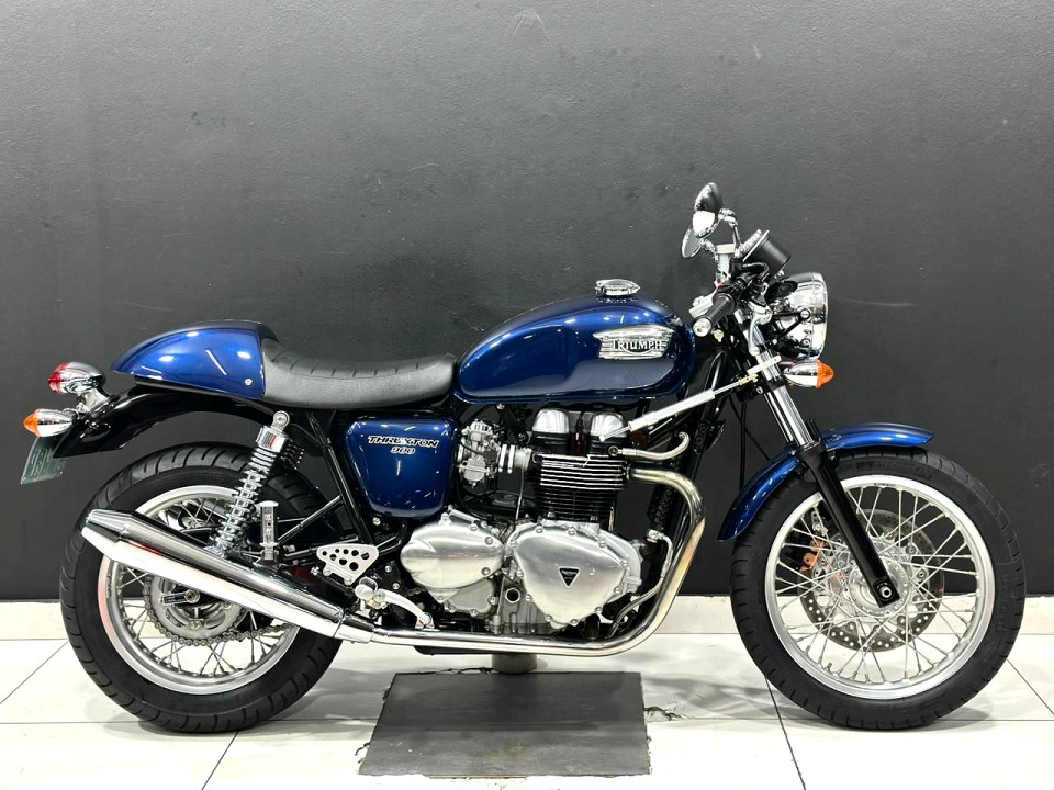 TRIUMPH THRUXTON 900, image 2