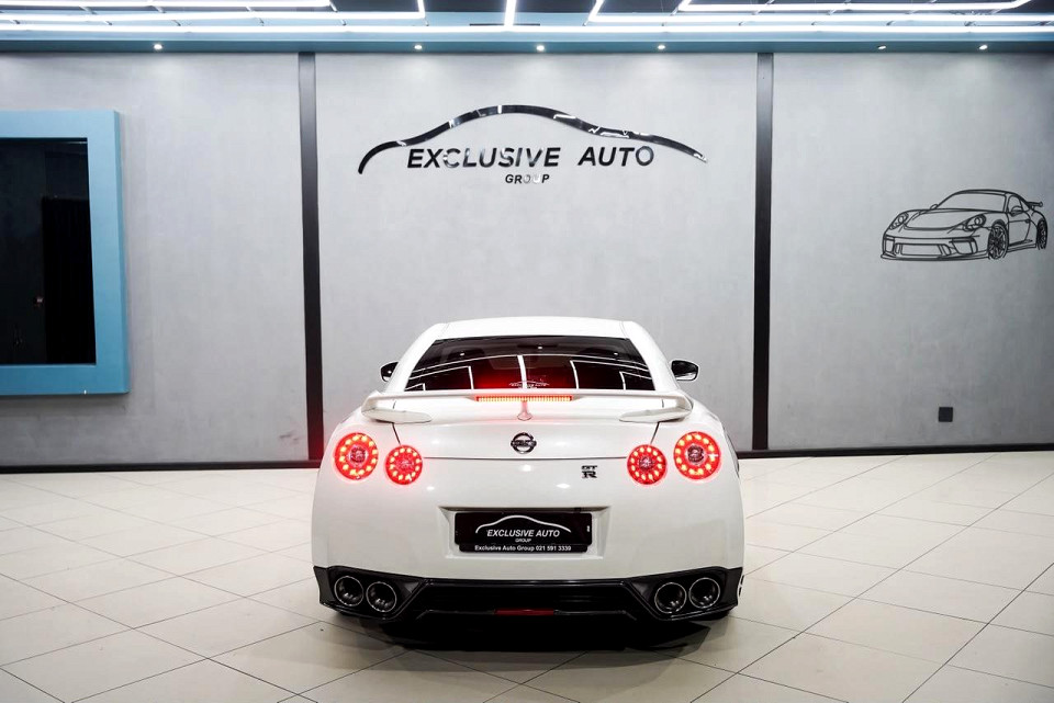 NISSAN GT-R BLACK EDITION, image 2