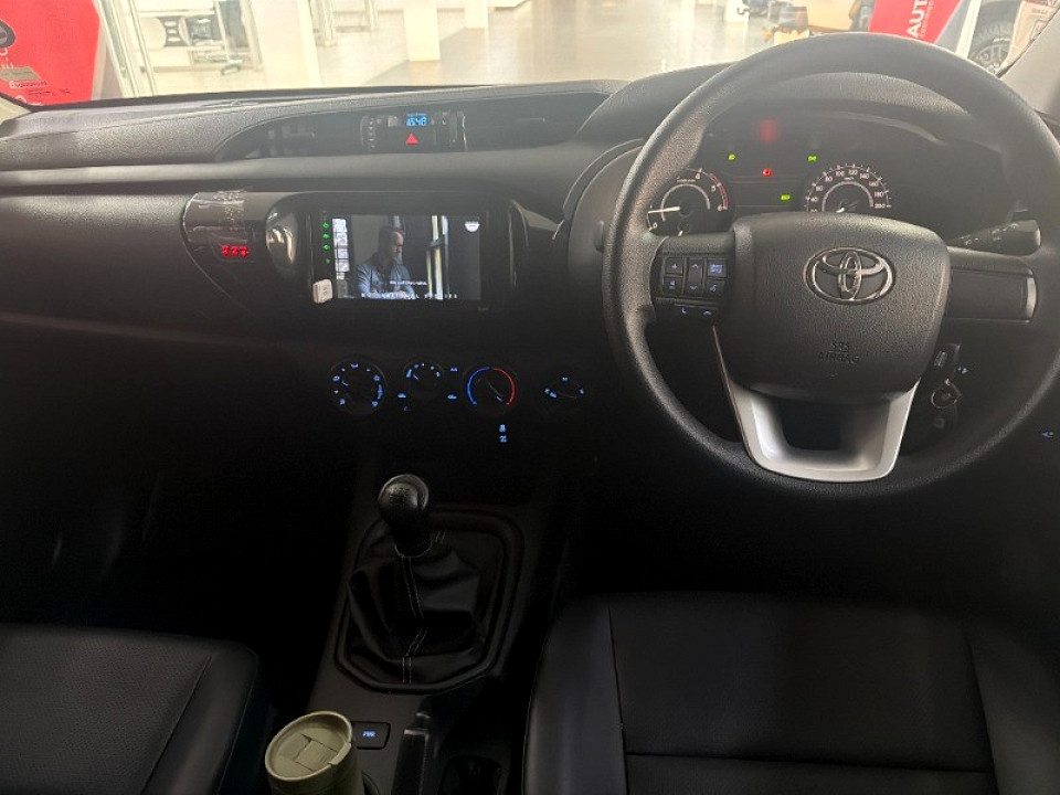 Toyota Hilux Double Cab 2.4GD6 4X4 SR MT, image 2