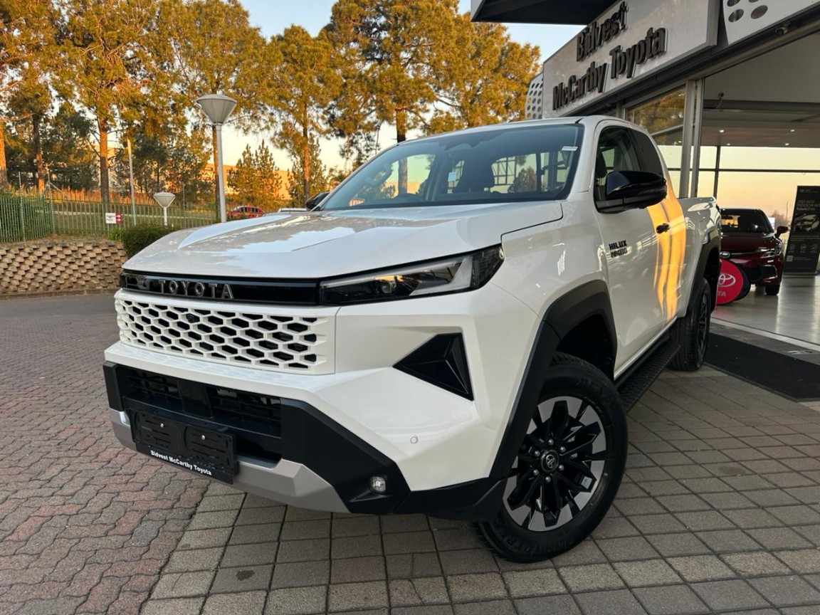 TOYOTA HILUX 2.8 GD-6 RB RAIDER X A/T P/U XTRA CAB, image 1