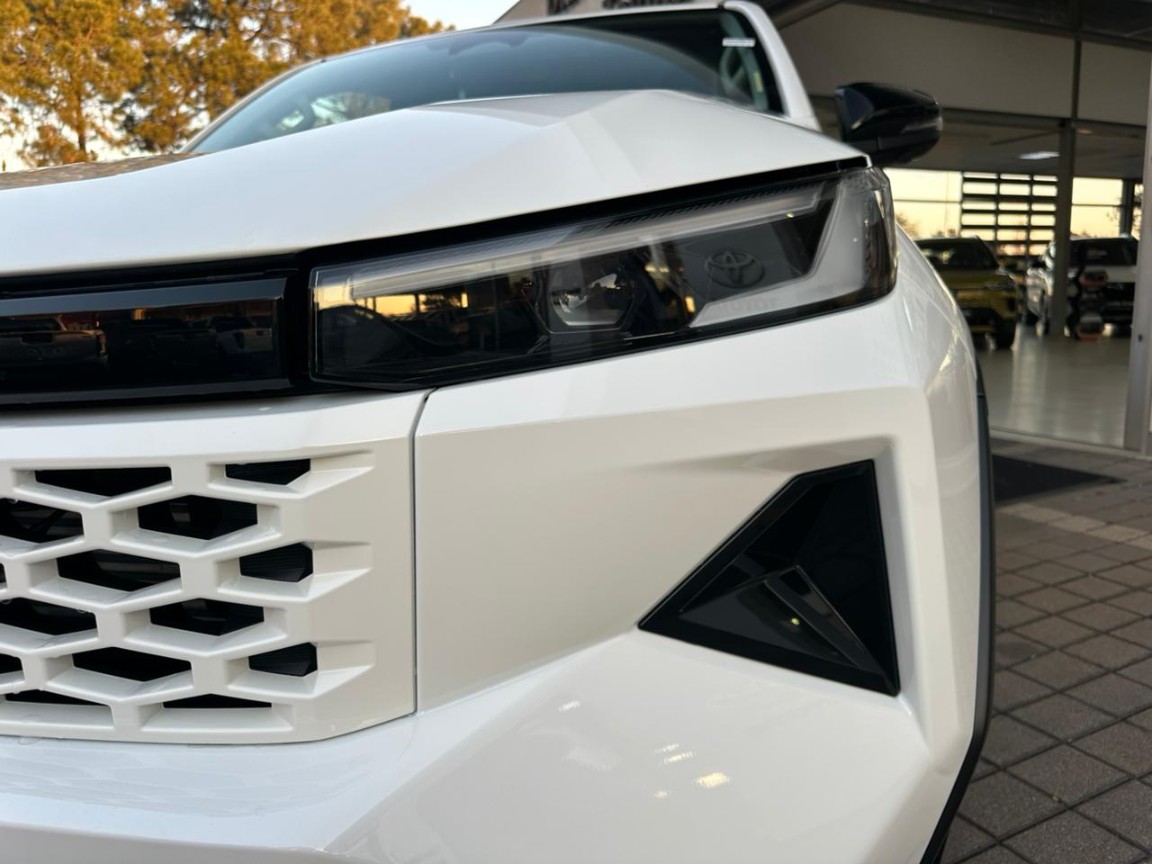 TOYOTA HILUX 2.8 GD-6 RB RAIDER X A/T P/U XTRA CAB, image 2
