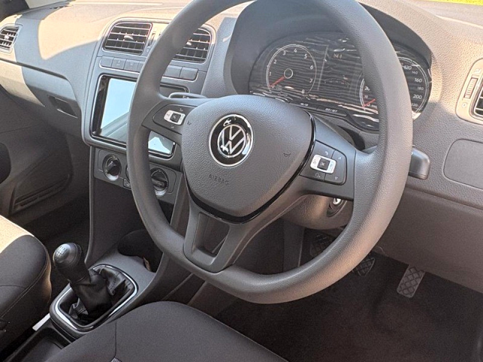 VOLKSWAGEN POLO VIVO 1.4 (5DR), image 2