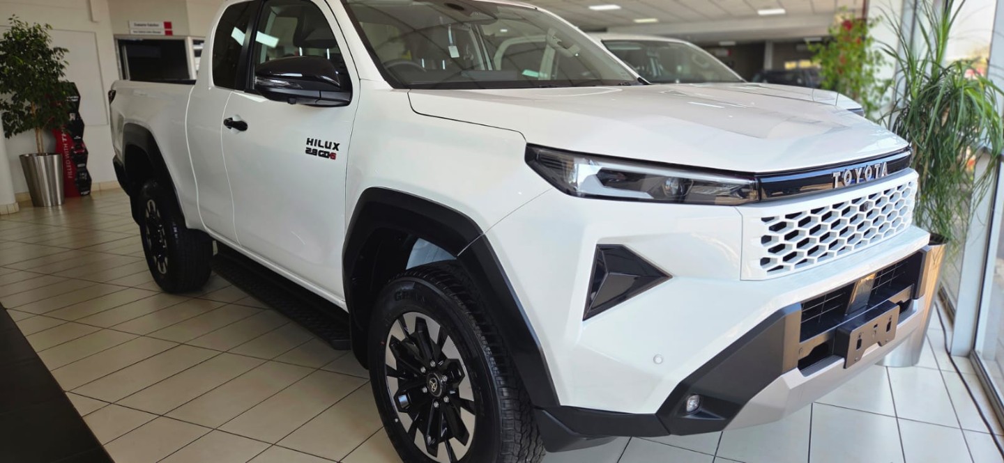 TOYOTA HILUX 2.8 GD-6 RB RAIDER X A/T P/U XTRA CAB, image 1