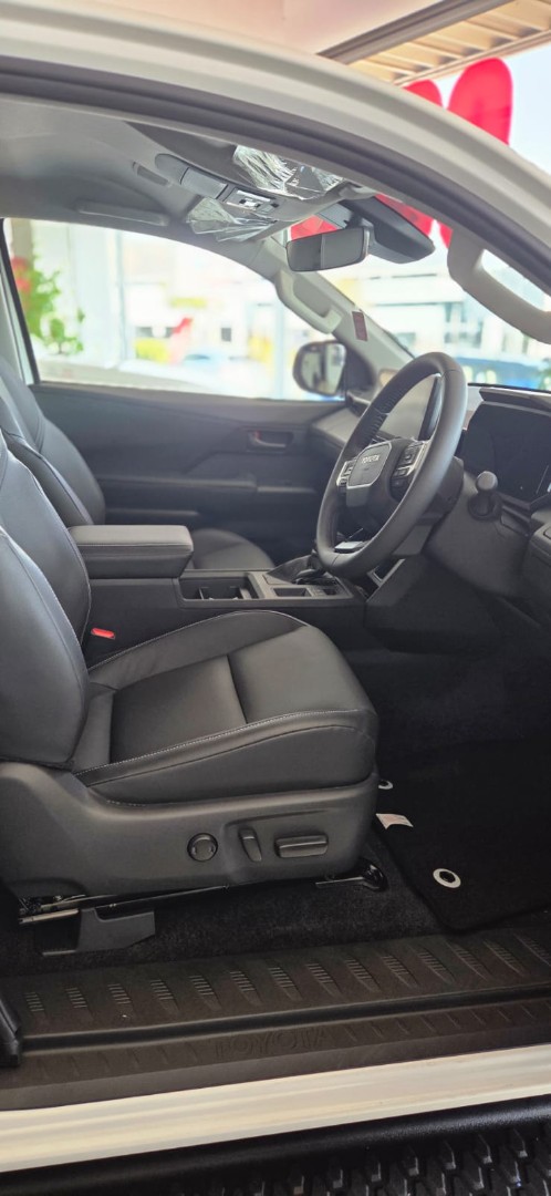 TOYOTA HILUX 2.8 GD-6 RB RAIDER X A/T P/U XTRA CAB, image 2