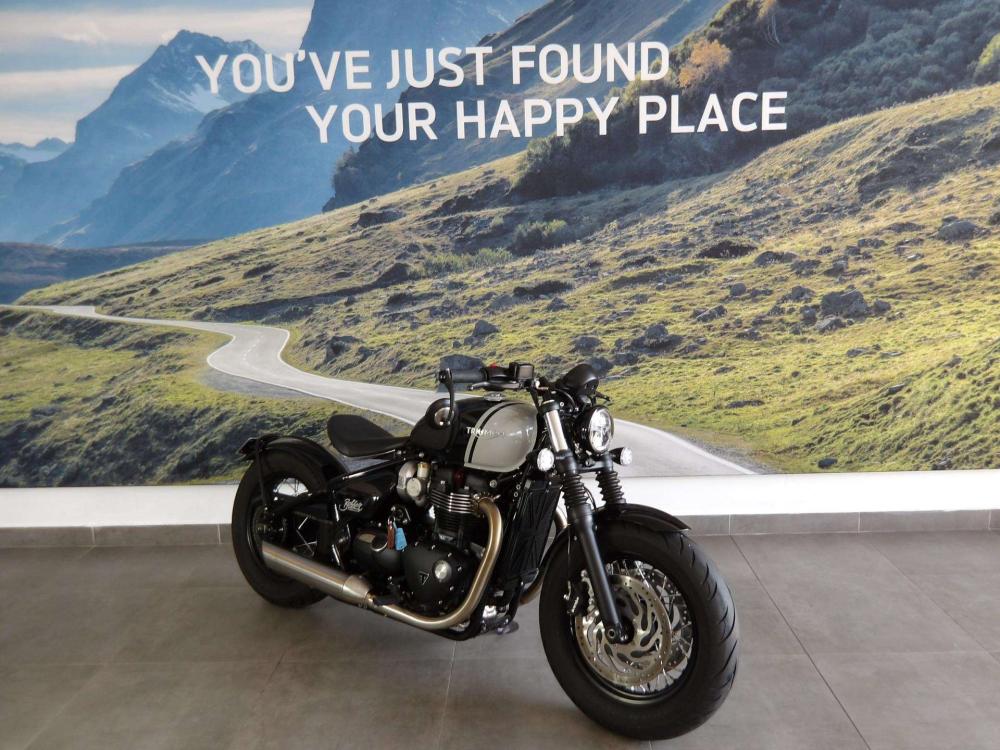 Triumph Bonneville Bobber, image 2