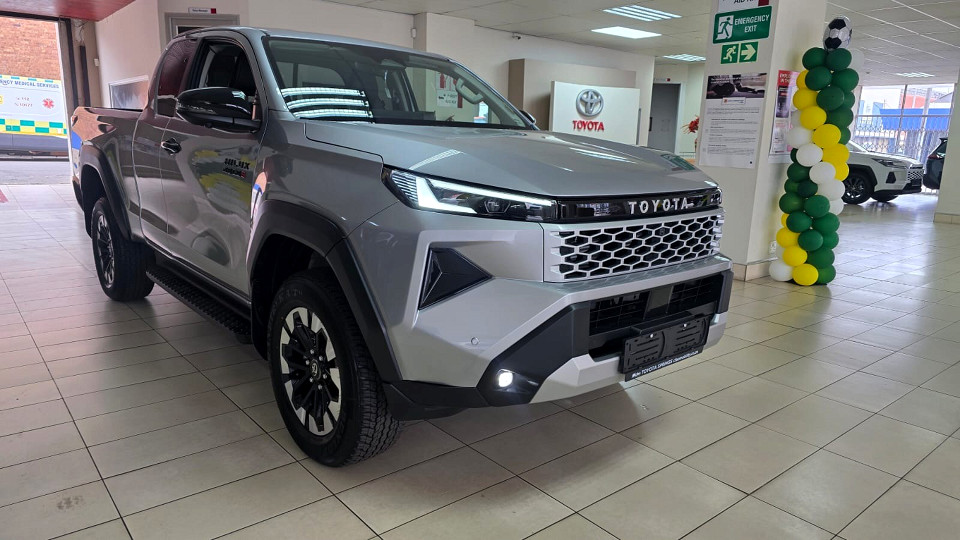 TOYOTA HILUX 2.8 GD-6 RB RAIDER X A/T P/U XTRA CAB, image 1