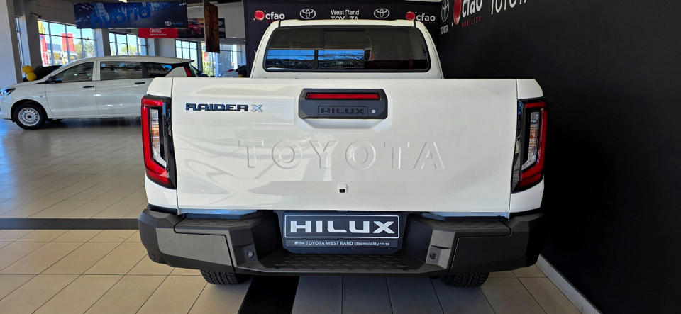 TOYOTA HILUX 2.8 GD-6 RB RAIDER X A/T P/U XTRA CAB, image 2