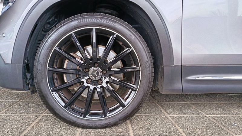 MERCEDES-BENZ GLB 250, image 2