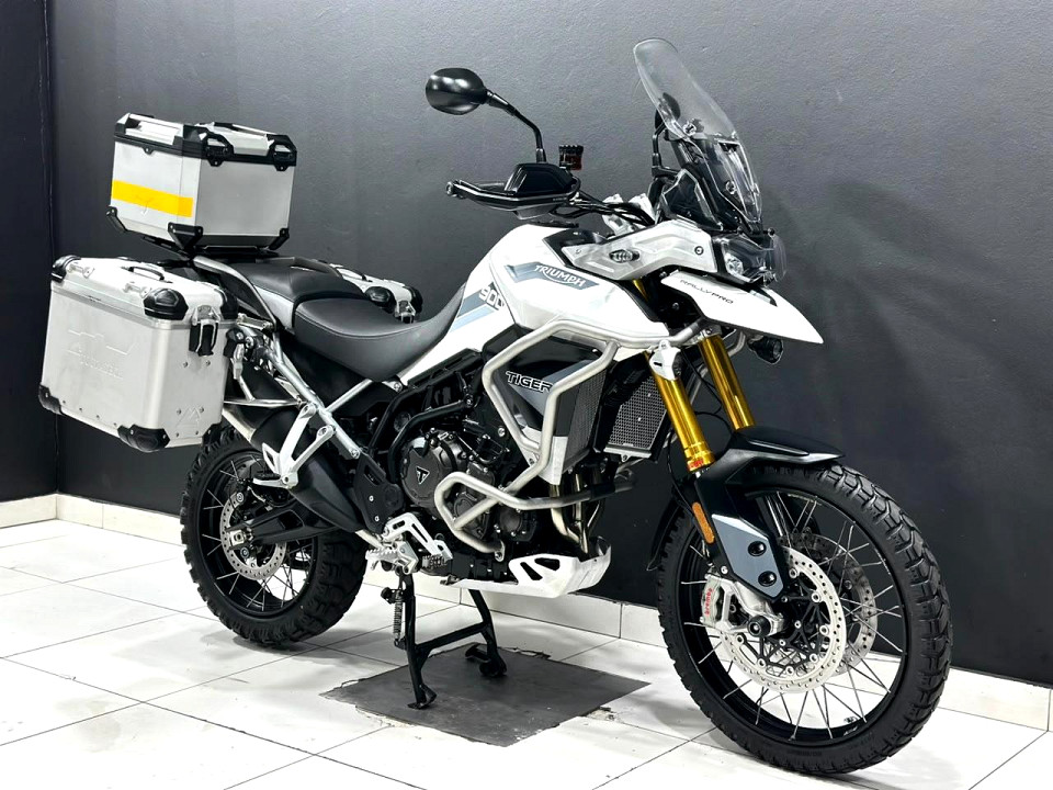 TRIUMPH 900 Rally Pro, image 1
