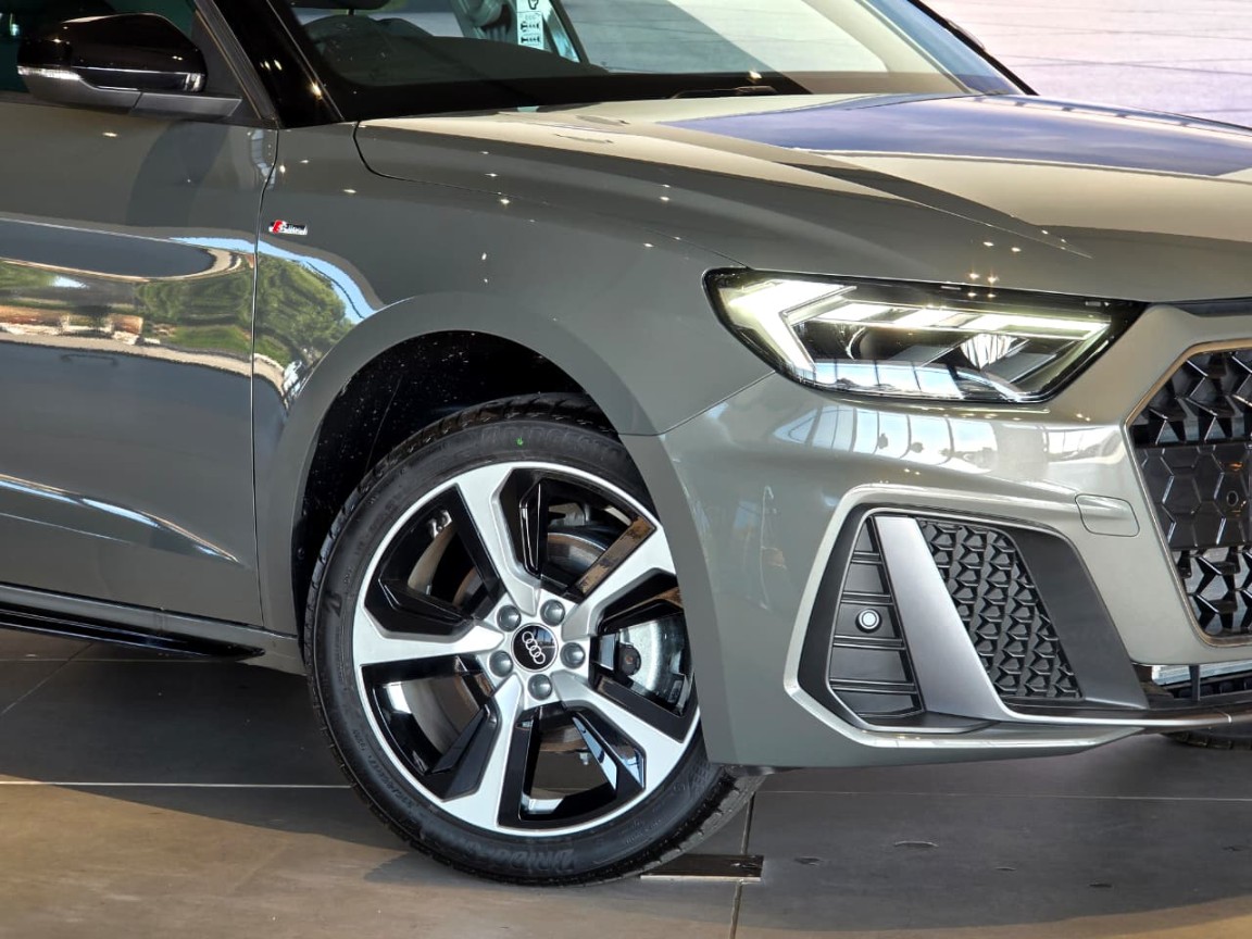 AUDI A1 SPORTBACK 1.0 TFSI S-LINE S TRONIC (30 TFSI), image 2