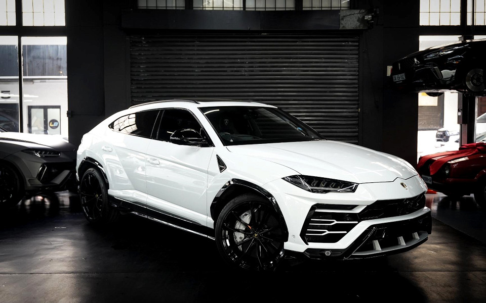 LAMBORGHINI URUS 4.0 V8