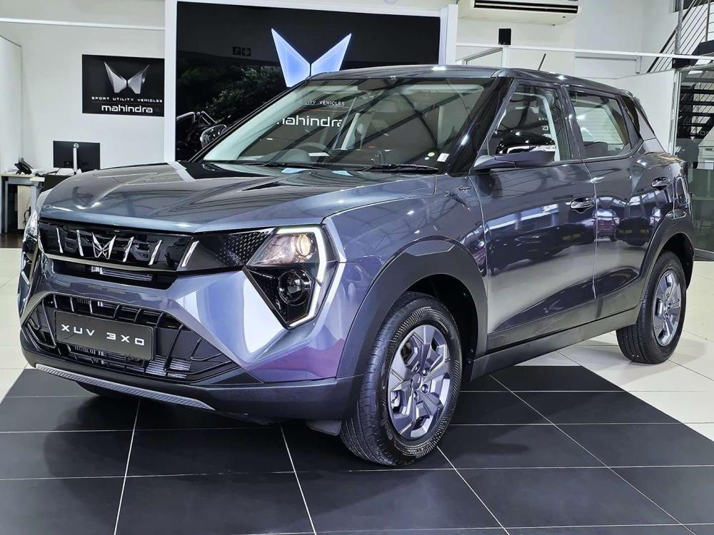 Mahindra XUV3X0 1.2 MX2 AT, image 2