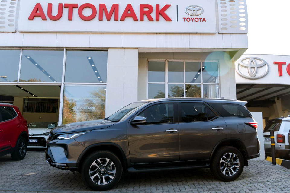 TOYOTA  FORTUNER 2.4GD-6 R/B A/T, image 1
